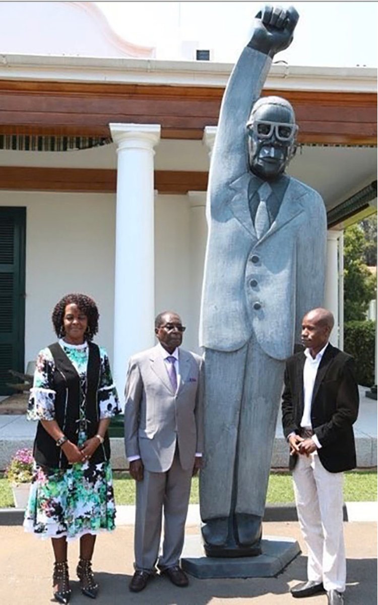 Президент Зимбабве установил памятник самому себе CsJ-IrwWgAEhKWl