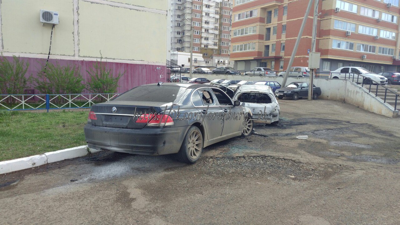На Салмышской 56 сожгли BMW и Peugeot DfG4qrlHaLI%20(1)