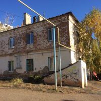 Два года с обрушившейся крышей: в Оренбурге разбираются с ситуацией на улице Пугачевской