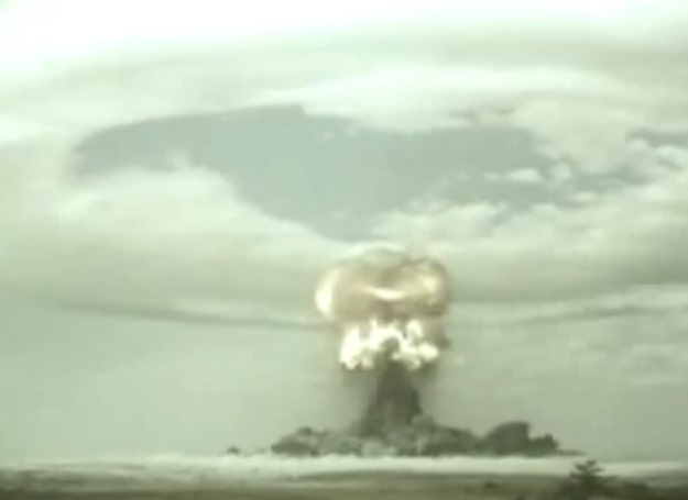 Тоцкий ядерный взрыв. Тоцкий ядерный взрыв 1954. Ядерный взрыв на Тоцком полигоне в 1954 году. Взрыв атомной бомбы в Оренбургской области в 1954. Ядерные испытания в Оренбургской области.