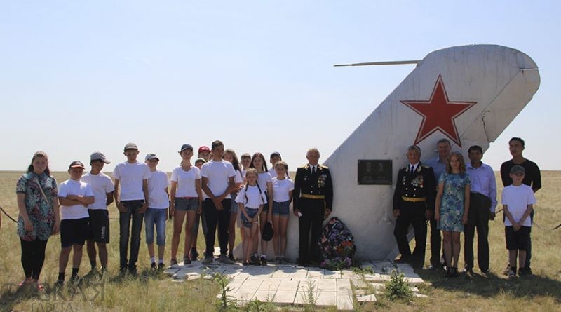 Погода в теренсае. Поселок Теренсай Оренбургская область. Поселок Теренсай Адамовского района Оренбургской области. Теренсай Оренбургская область памятник. Школа Теренсай Оренбургской области.