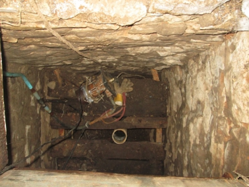 Электричество погреба. Освещение в подвале. Светодиодная лампа 12 вольт в подвал гаража. Светильник для подвала. Освещение в погребе.