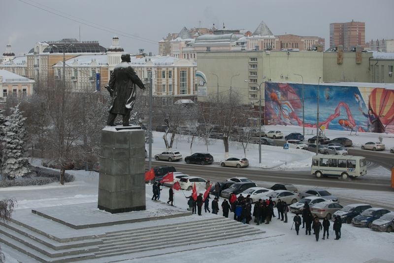 Площадь ленина оренбург. Оренбург памятник Ленину на площади Ленина. Памятник Ленину Оренбург дом советов. Площадь Ленина Оренбург зимой.