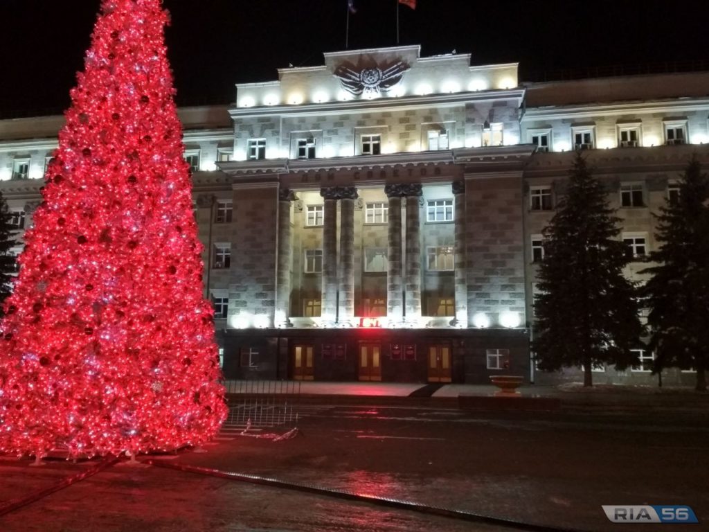 Главная новогодняя елка в Оренбурге готова к открытию | 27.12.2019 |  Новости Оренбурга - БезФормата