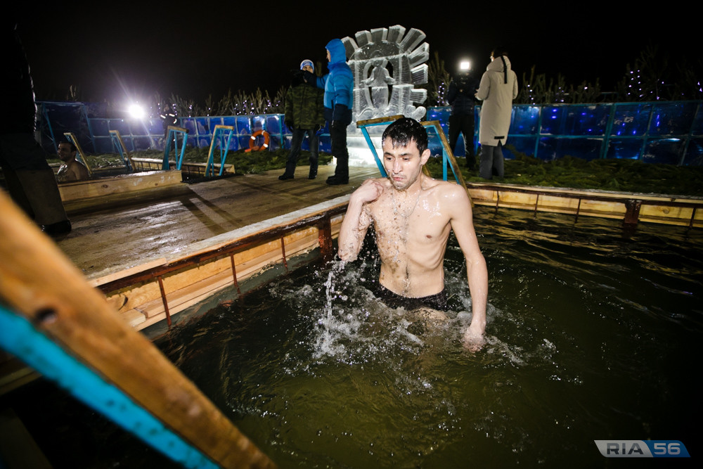 крещение оренбург. крещение оренбург. где в оренбургском районе есть прорубь. крещенские купания дзержинский. прорубь оренбург.