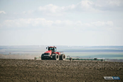 Оренбургские аграрии продолжают весенне-полевые работы