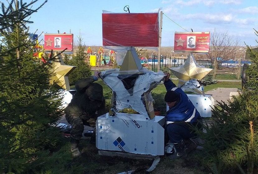 Погода в александровке оренбургской. Парк Победы Александровка Оренбургская область. Новый Обелиск Александровка Оренбургская область. Парк Победы в Александровском районе Оренбургская область. Парк Победы село Александровка Александровского района.