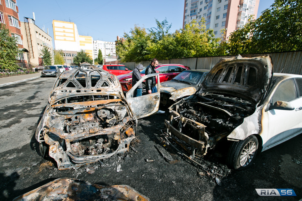 В оренбурге сгорела машина