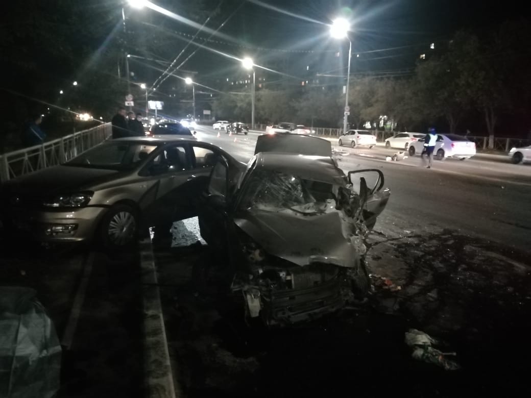 На проспекте Гагарина в Оренбурге в страшной аварии погиб водитель Hyundai  | 06.10.2020 | Новости Оренбурга - БезФормата