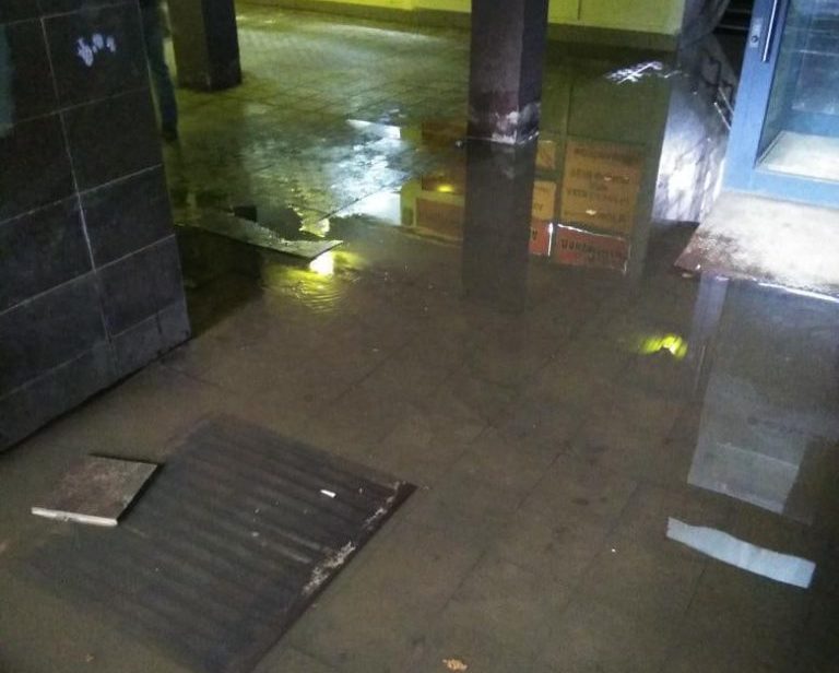 Оренбург потоп сегодня. Магазин в подземном переходе Оренбург.
