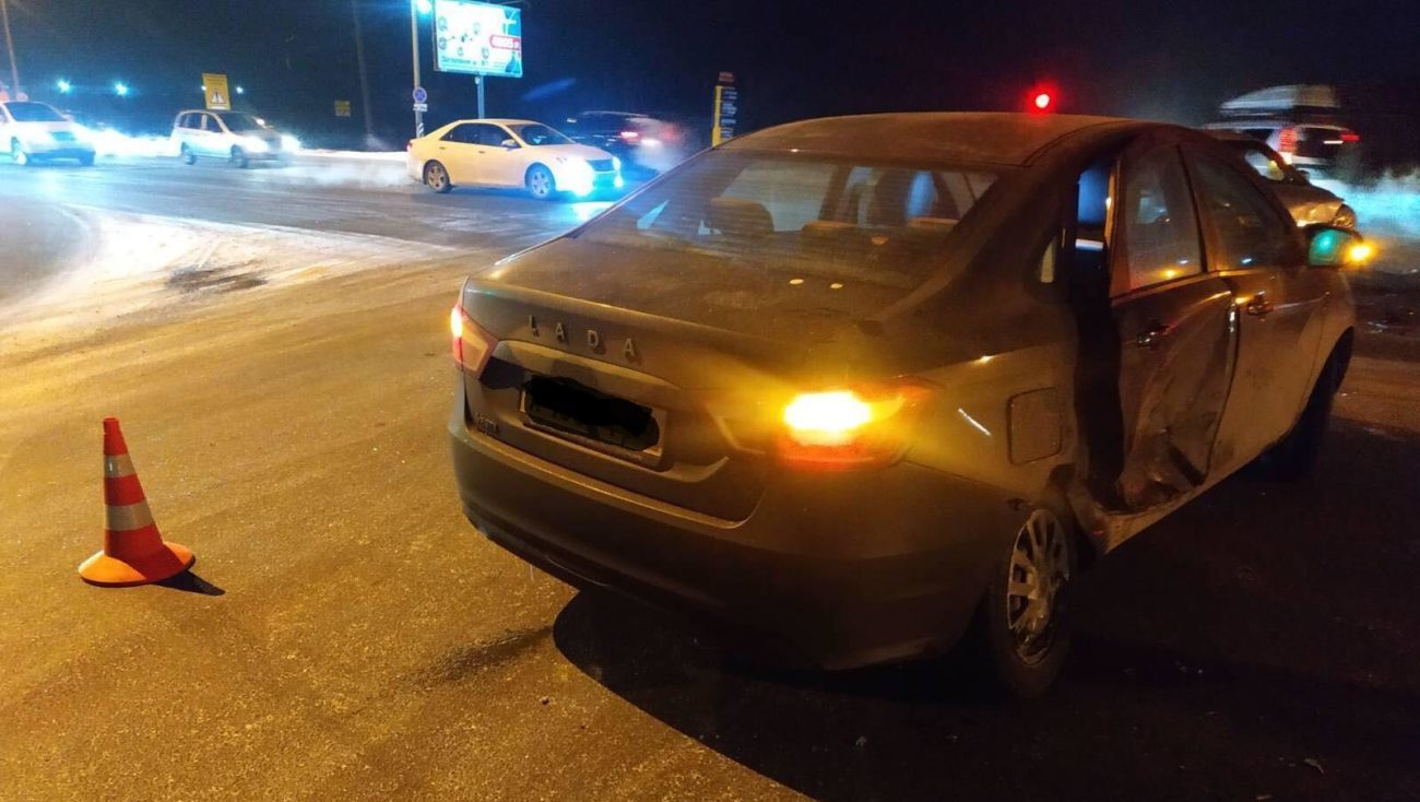 В Оренбурге в ДТП с «Ладой Вестой» и Ford Focus травмировался ребенок |  07.12.2020 | Новости Оренбурга - БезФормата