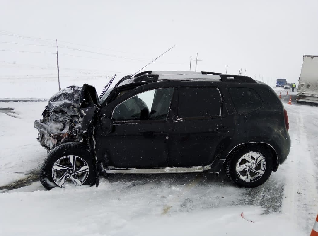 Под Шарлыком в аварии с фурой пострадали водитель и пассажир «Рено» |  11.03.2021 | Новости Оренбурга - БезФормата