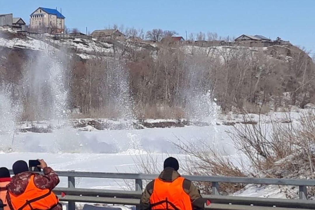 Оренбург паводок сегодня 9 января. Оренбург наводнение. Зимний Оренбург. Оренбуржье паводок. Паводок в Бузулуке.
