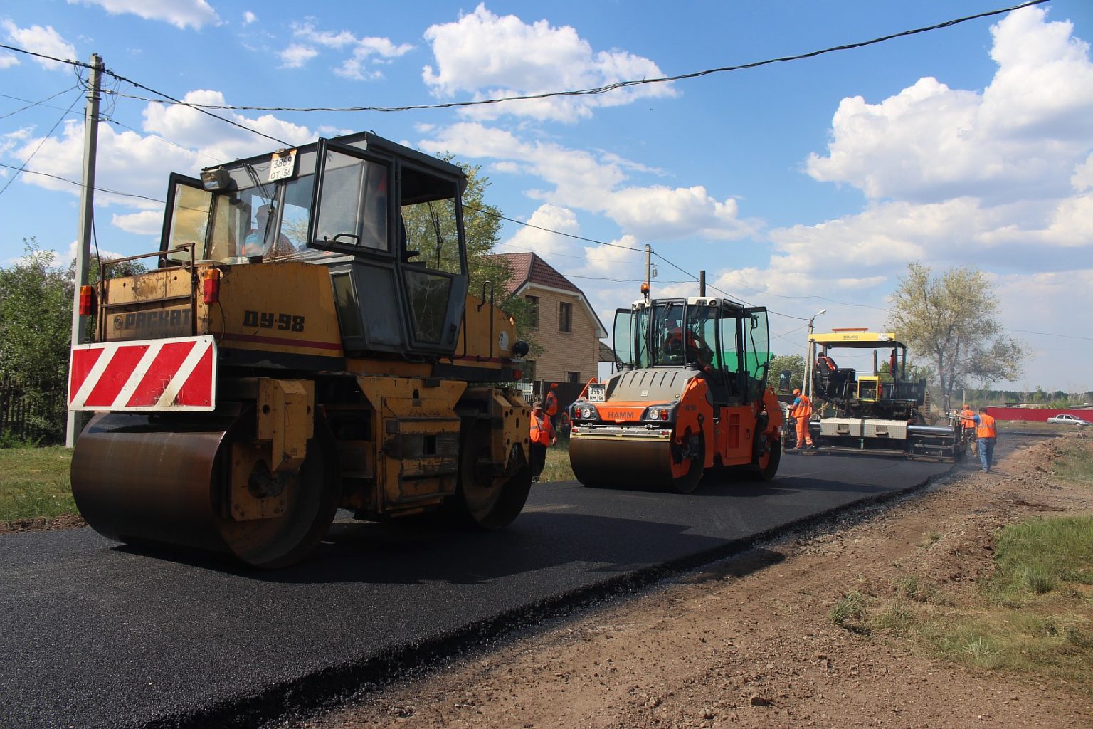 Свежие новости беляевка оренбургская обл. Село Ключевка Оренбургской области Беляевский район. Укладка асфальта малых объемов. Оренбург Беляевский район село Ключевка. Ремонт дорог Оренбургская.