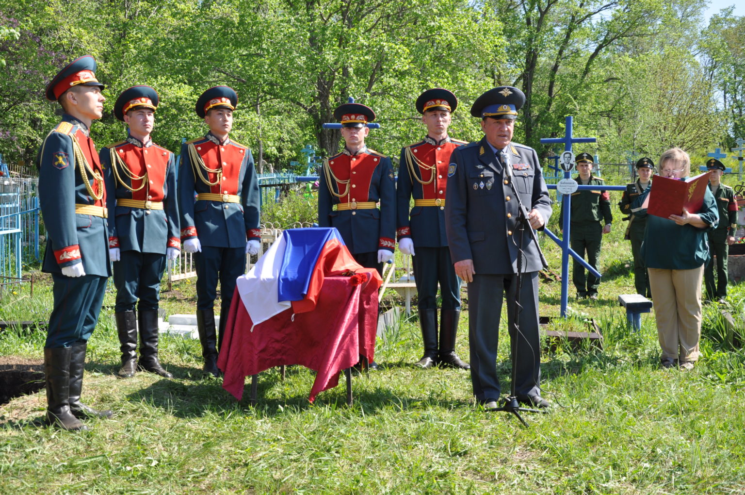 Село воинское. Козловка Тюльганский район. Солдат из Оренбургской области Тюльганского района. Козловке день Республики. Оренбург армия впканы.