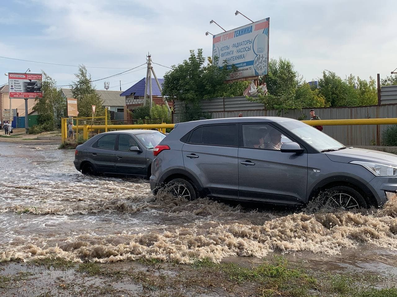 Какие районы затопило в оренбургской. Переулок Дальний 35 Оренбург. Потоп в Оренбурге. Оренбург затопление о. Оренбург затопило 2022.