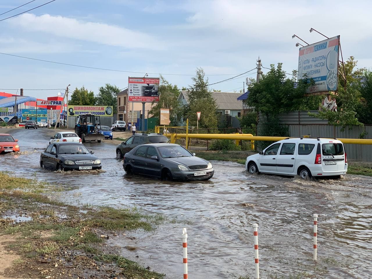 Какие районы затопило в оренбурге. Переулок Дальний 35 Оренбург. Потоп в Оренбурге. Оренбург затопление о. Оренбург затопленные улицы.