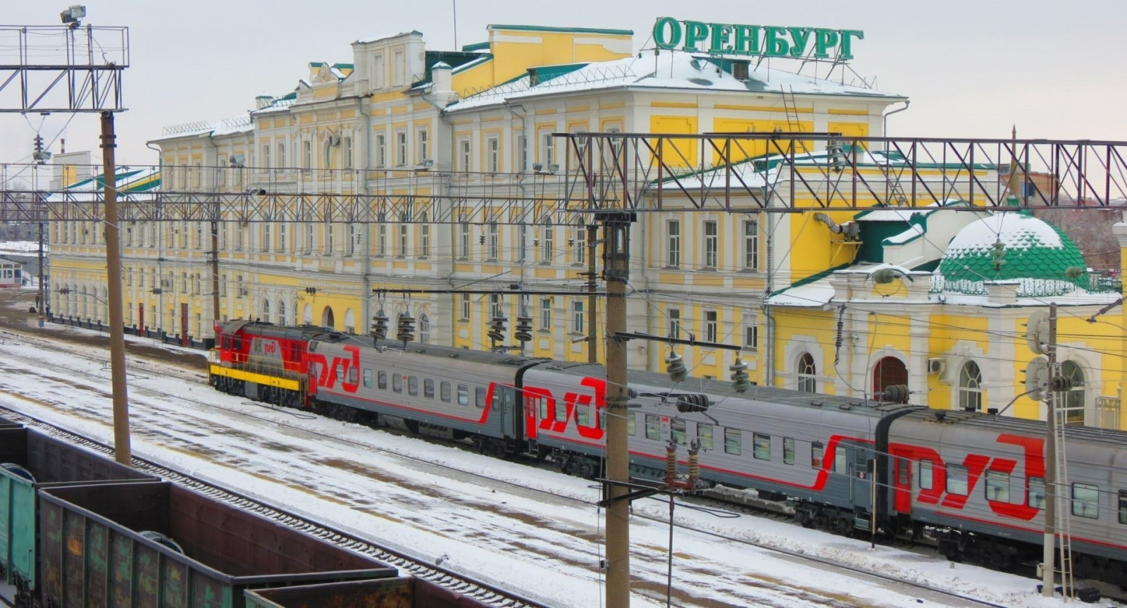 Оренбург д. Вокзал Оренбург. Оренбургский ЖД вокзал. Город Оренбург ЖД вокзал. Вокзал Оренбург, Оренбург.