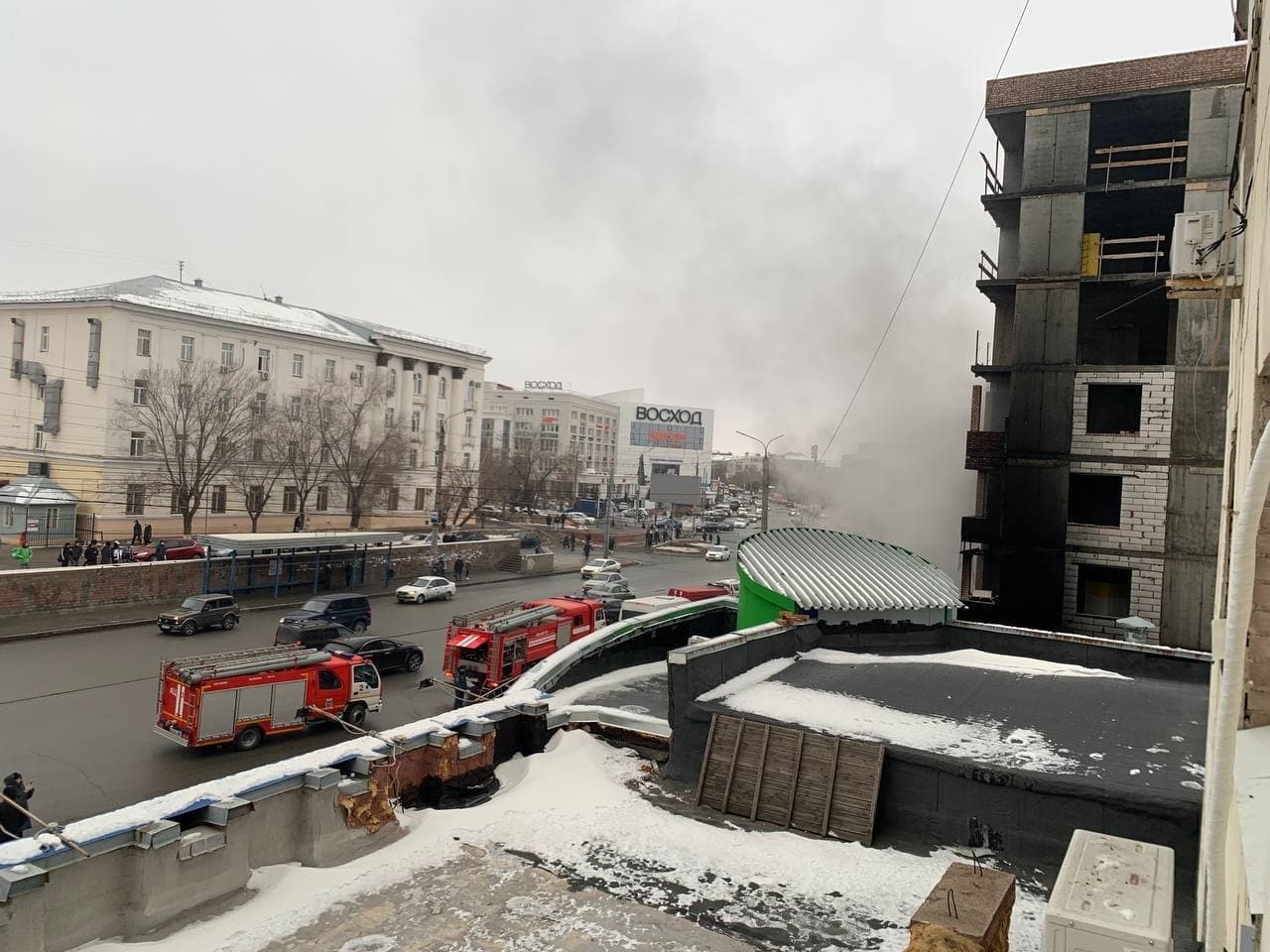 В центре Оренбурга горит строящийся дом около театра музкомедии |  16.12.2021 | Новости Оренбурга - БезФормата