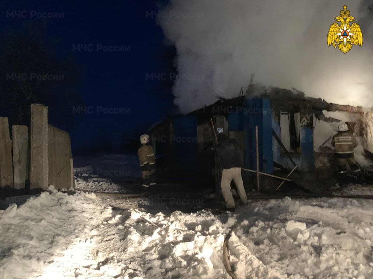 На пожаре в частном доме в пос. Подмаячный Оренбурга погибли два человека |  28.12.2021 | Новости Оренбурга - БезФормата