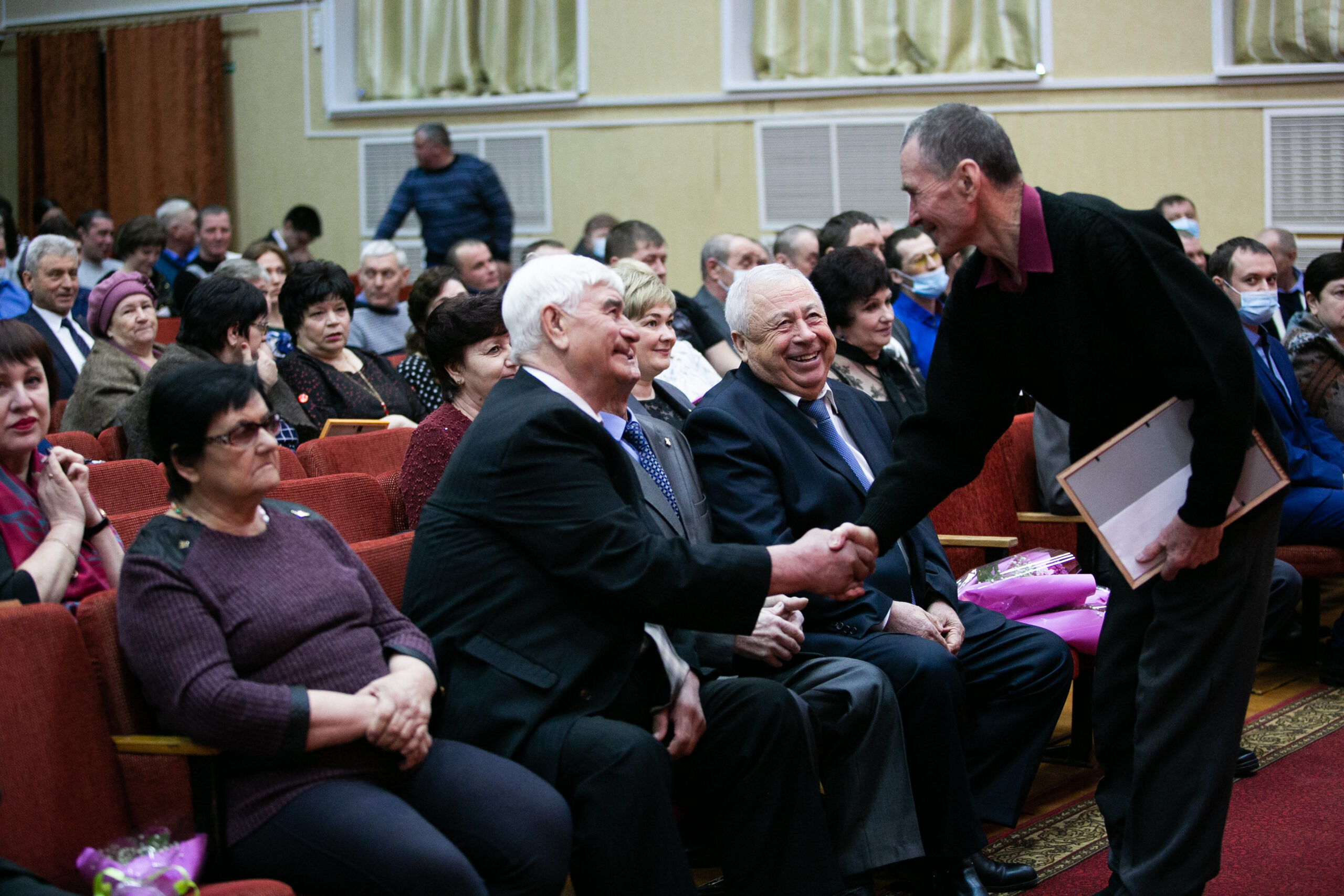 новости октябрьского. п. знаменитости из октябрьского башкортостан. новости октябрьского. видео паслер вручил лесопожарный центр 14072022.