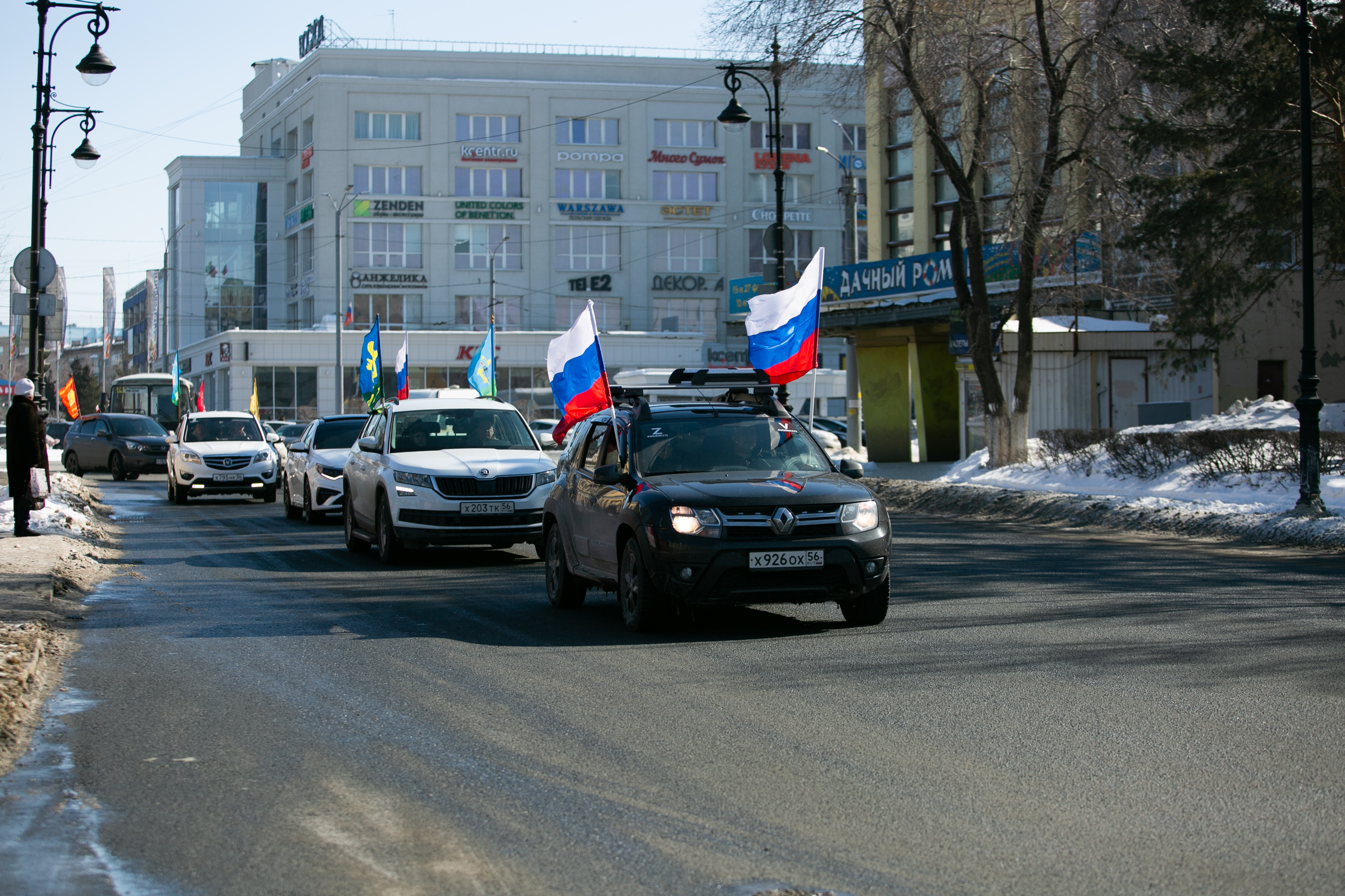 В Оренбурге прошел автопробег, посвященный воссоединению Крыма с Россией —  Новости Оренбурга и Оренбургской области на РИА56