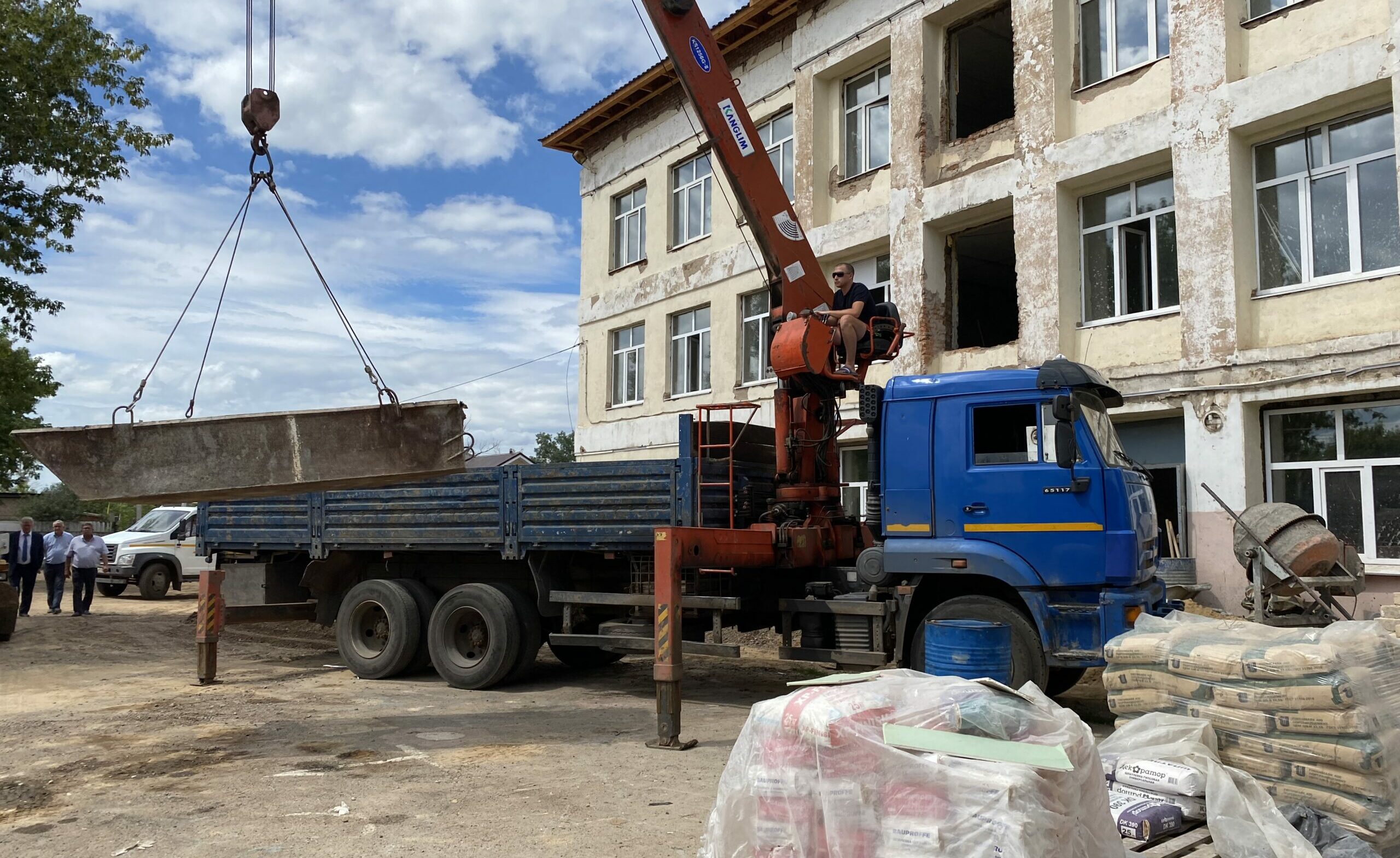 В Нижнепавловской школе продолжаются работы по капитальному ремонту |  03.08.2022 | Новости Оренбурга - БезФормата