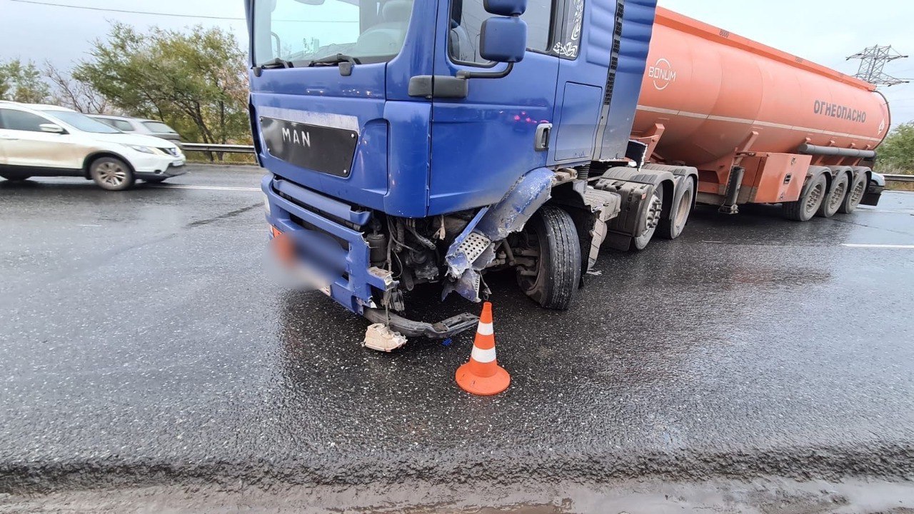 Тройное ДТП на Илекском шоссе: водителя, выехавшего на встречку, увезли в  больницу | 21.10.2022 | Новости Оренбурга - БезФормата