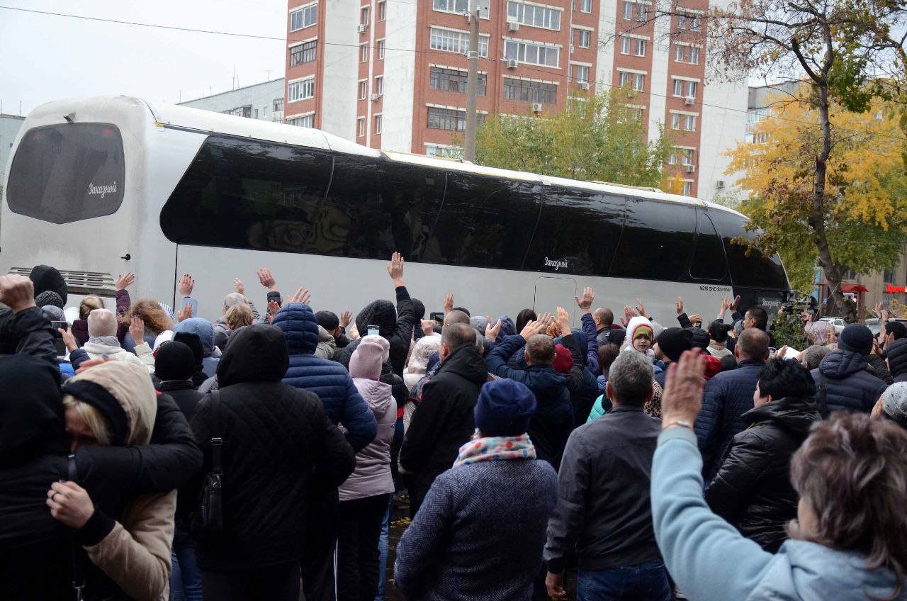 В Оренбурге проводили на боевую подготовку в Тоцкое 34 мобилизованных  мужчин | 19.10.2022 | Новости Оренбурга - БезФормата