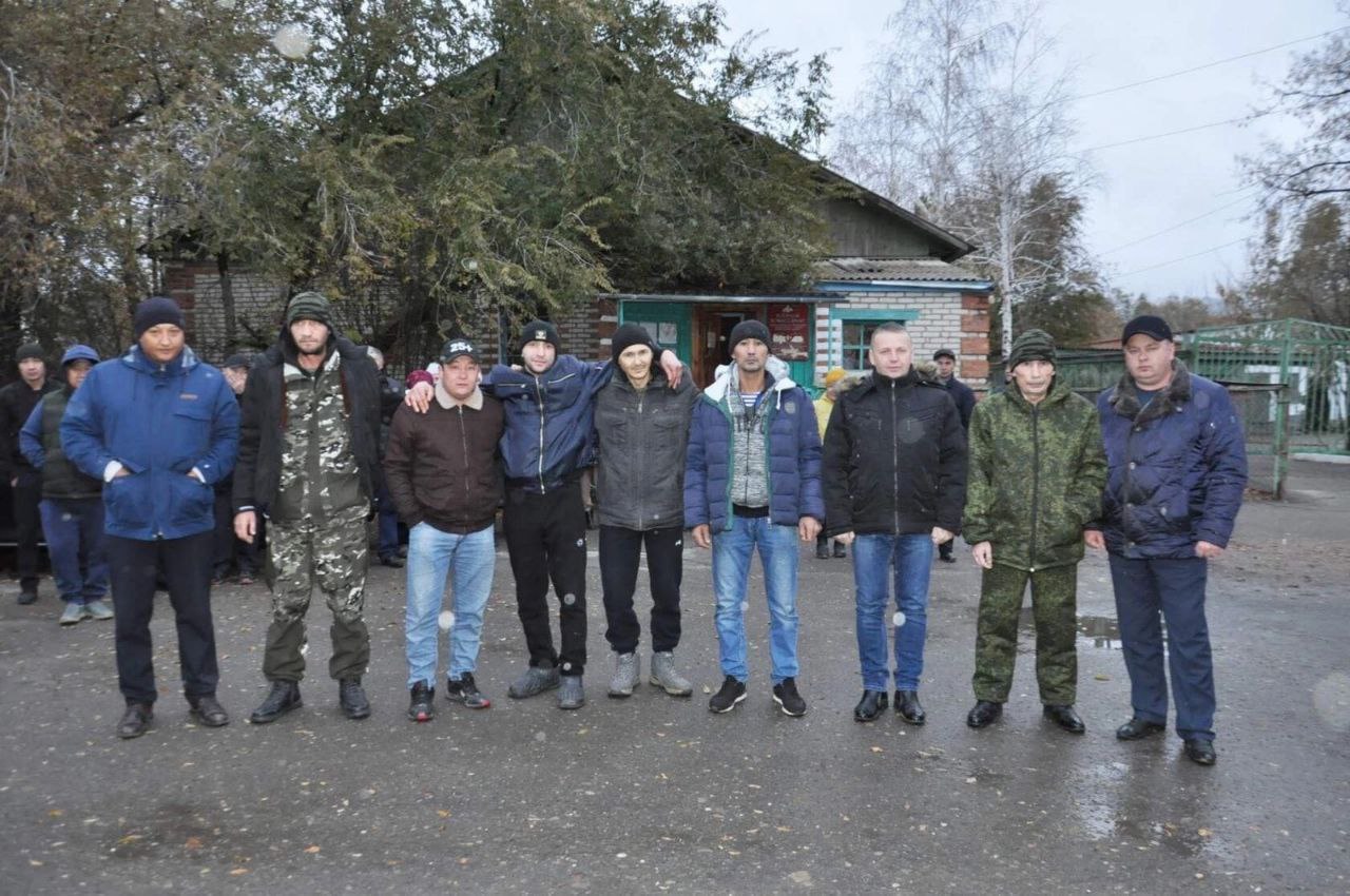 В Домбаровском районе проводили земляков на боевое слаживание - Новости Оренбург