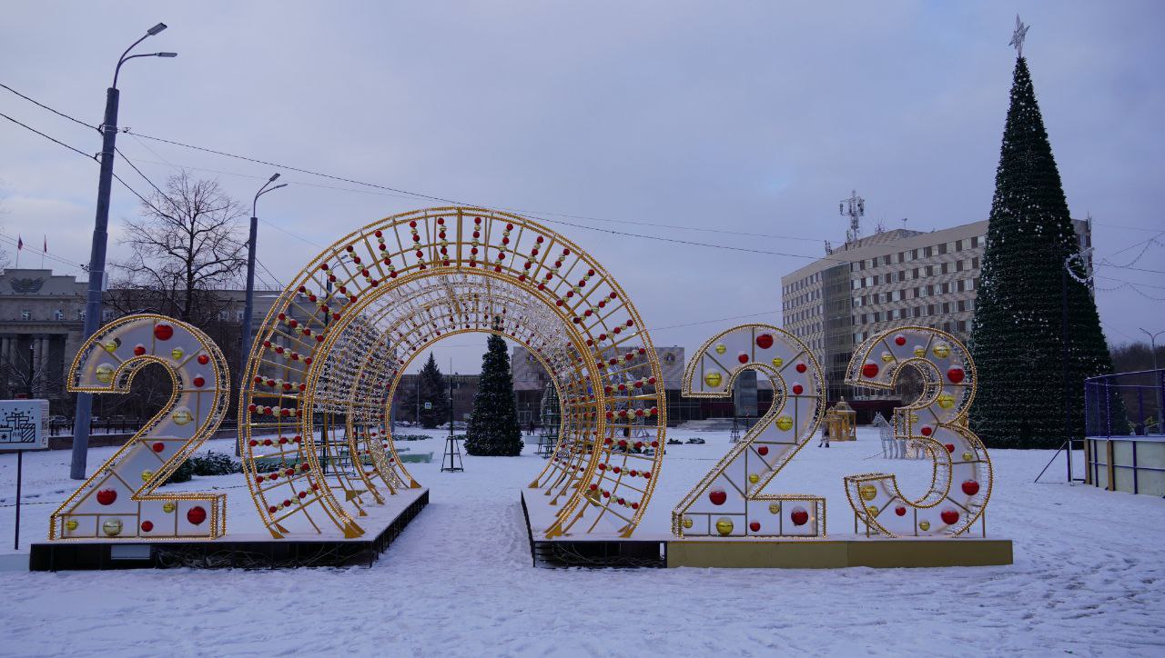 В Оренбурге на площади Ленина 23 декабря откроется новогодний городок |  23.12.2022 | Новости Оренбурга - БезФормата