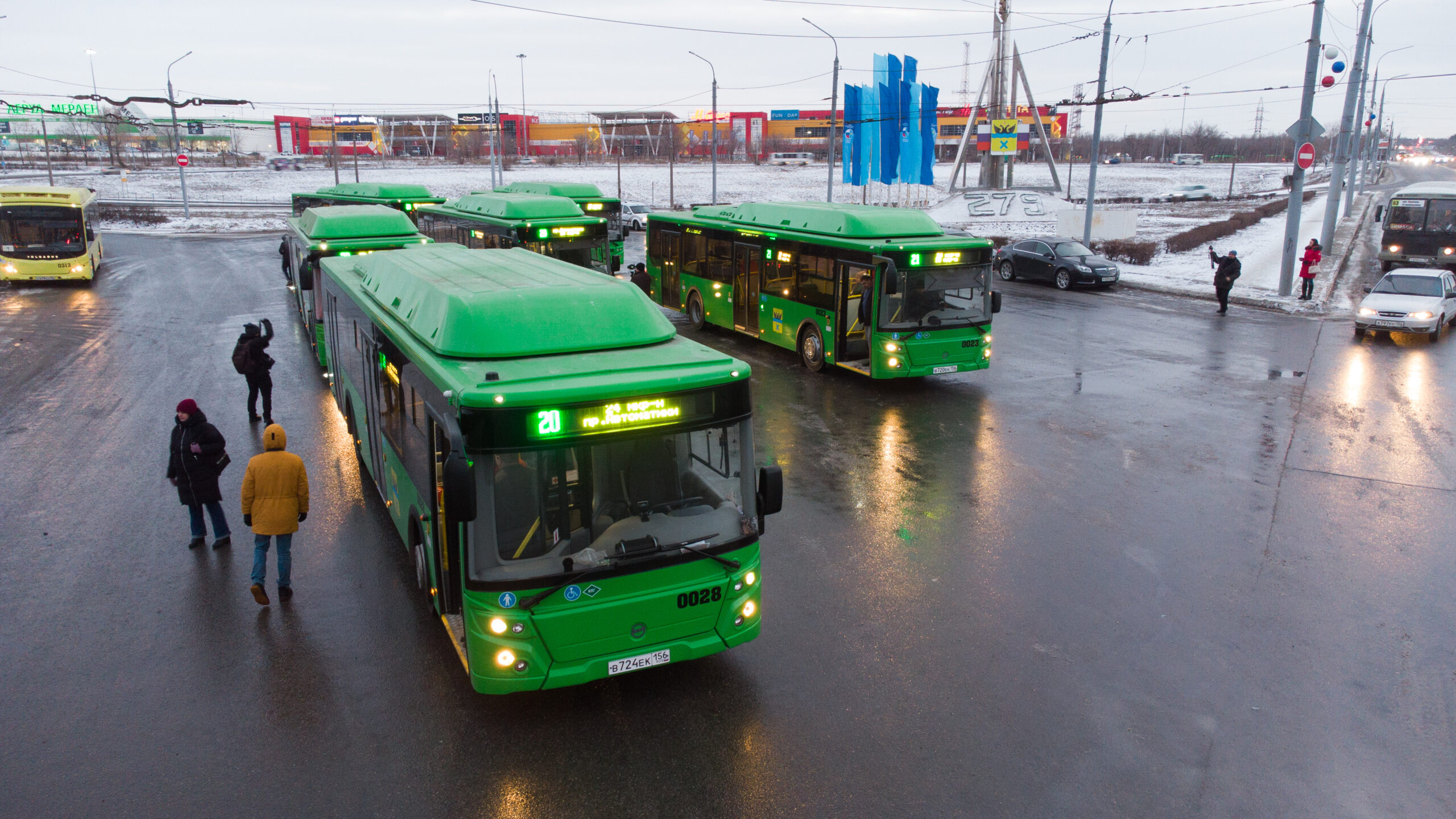 Денис Паслер оценил качество новых автобусов «ЛИАЗ», которые вышли на улицы  Оренбурга | 06.12.2022 | Новости Оренбурга - БезФормата