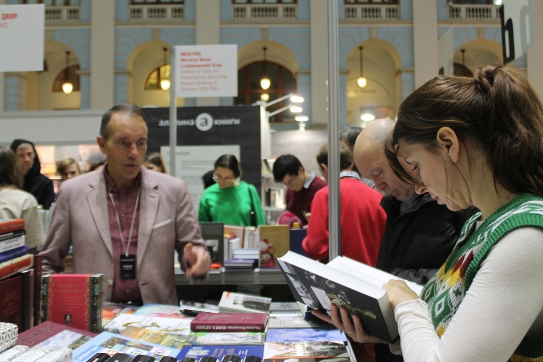 Оренбургское книжное издательство представляло регион на ярмарке литературы  в Москве — Новости Оренбурга и Оренбургской области на РИА56