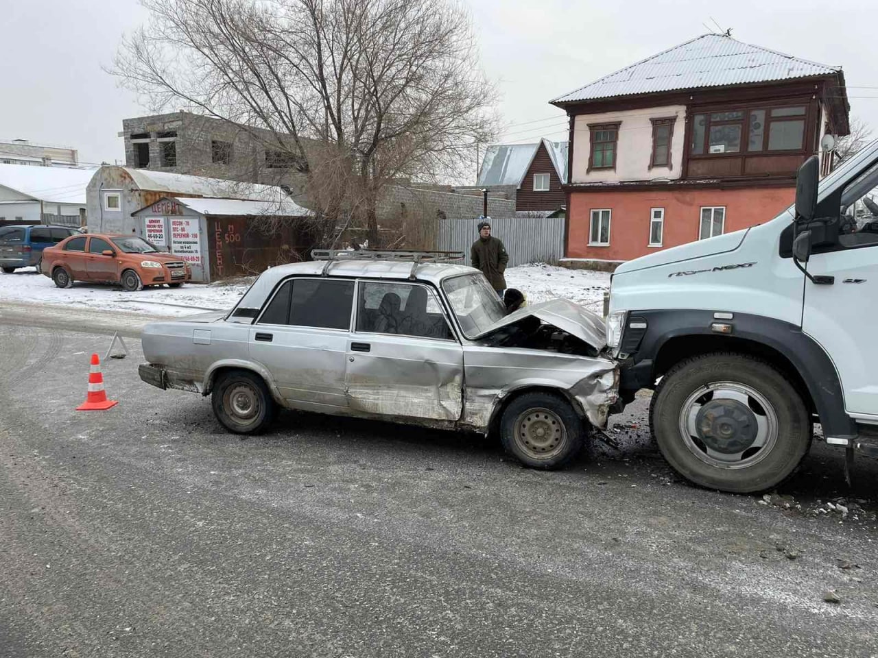 В Оренбурге после тройного ДТП погиб 64-летний водитель ВАЗ-2107 |  06.12.2022 | Новости Оренбурга - БезФормата