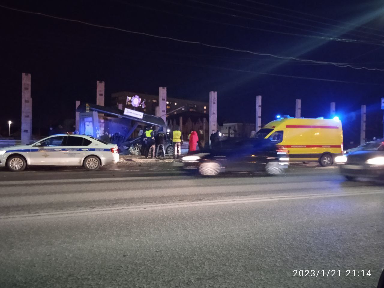 В Оренбурге на проспекте Победы столкнулись две иномарки, есть пострадавшие  | 21.01.2023 | Новости Оренбурга - БезФормата