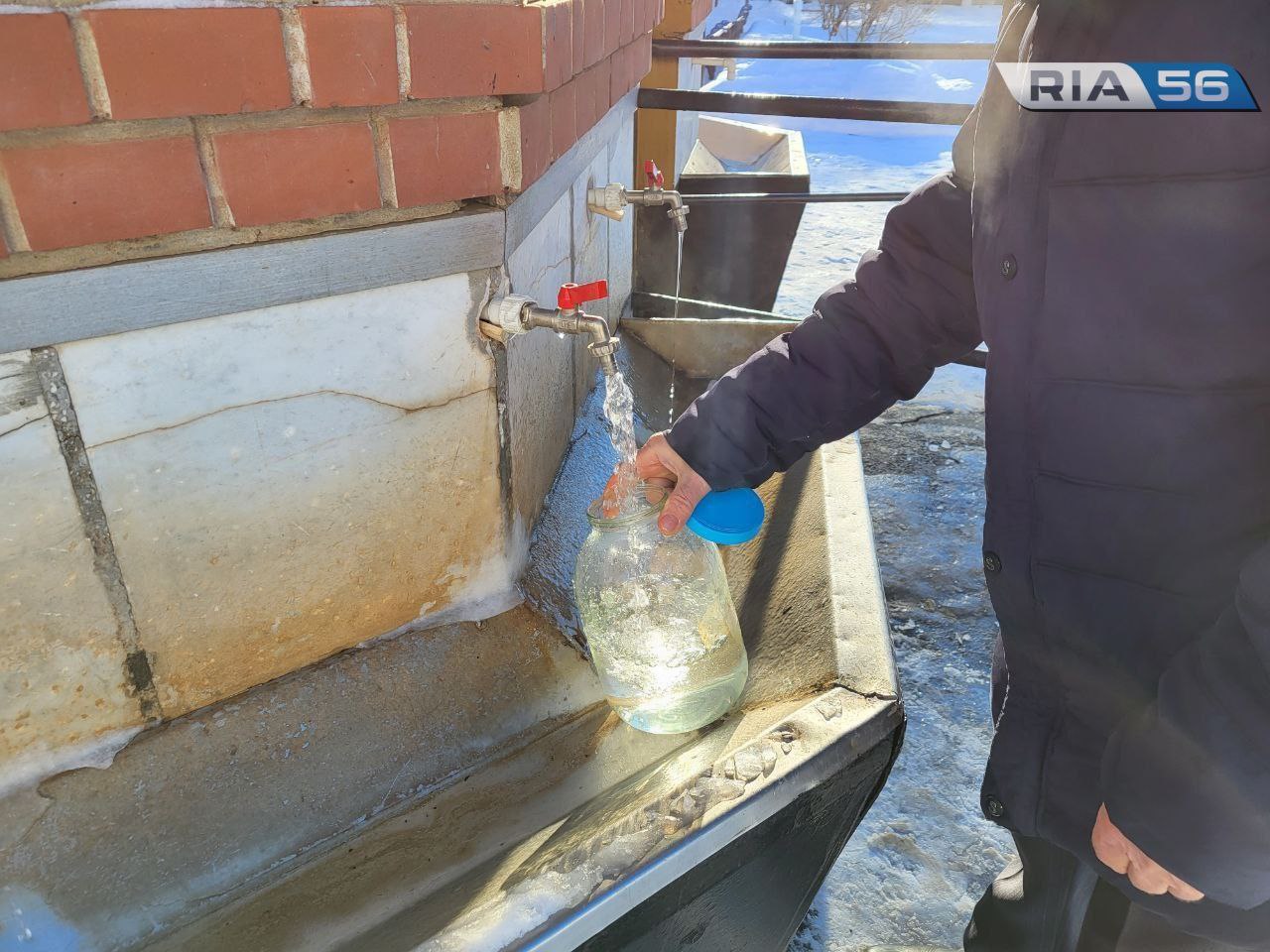 Православные оренбуржцы начали набирать святую воду в храмах | 18.01.2023 |  Новости Оренбурга - БезФормата