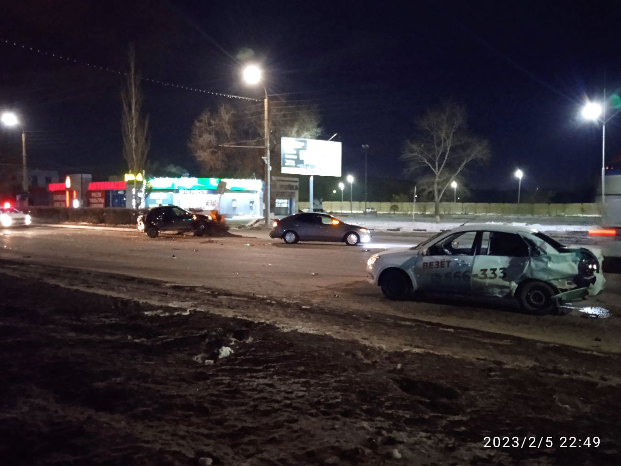 В Оренбурге на улице Терешковой произошло ДТП с участием трех автомобилей |  06.02.2023 | Новости Оренбурга - БезФормата