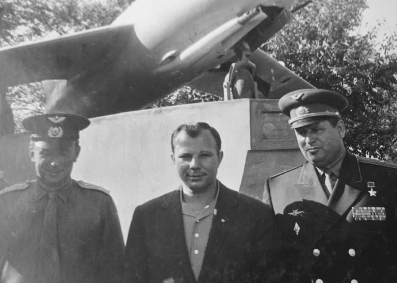 Первый самолет юрия гагарина. Гагарин в Оренбургском летном училище. Гагарин в авиационном училище Оренбурга.