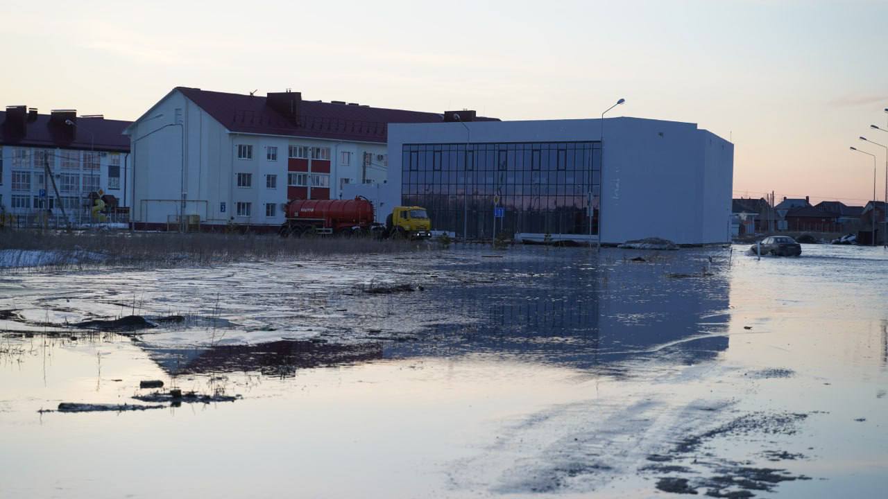 В Бузулуке паводковыми водами затопило микрорайон «Никольский» | 15.03.2023  | Новости Оренбурга - БезФормата