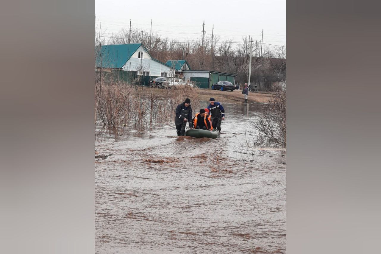 Талые воды с полей подтопили улицы оренбургского поселка Каргала |  28.03.2023 | Новости Оренбурга - БезФормата