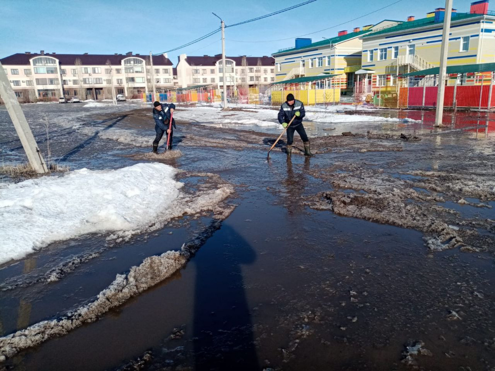 В Оренбургском районе ликвидируют последствия паводка на территории ЖК « Перовский» | 16.03.2023 | Новости Оренбурга - БезФормата