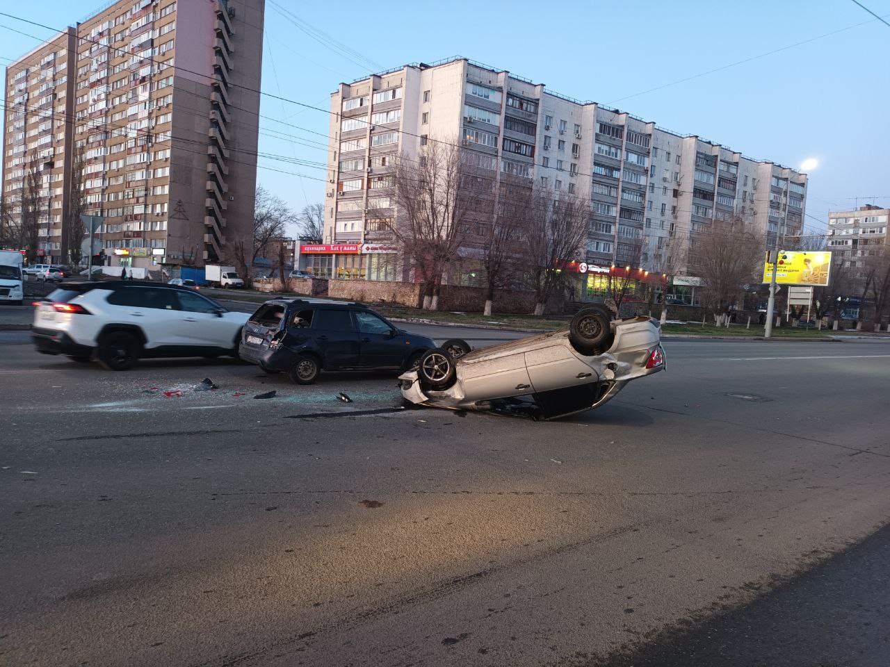 Появилось видео тройного ДТП на проспекте Гагарина в Оренбурге | 17.04.2023  | Новости Оренбурга - БезФормата