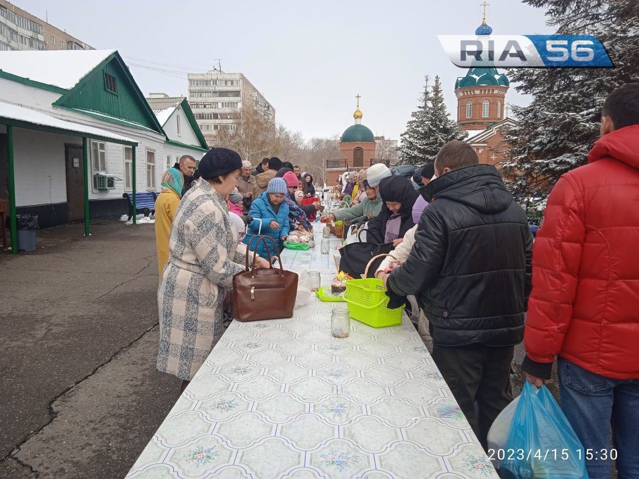 Оренбуржцы несут в храмы пасхальные куличи и яйца для освящения |  15.04.2023 | Новости Оренбурга - БезФормата