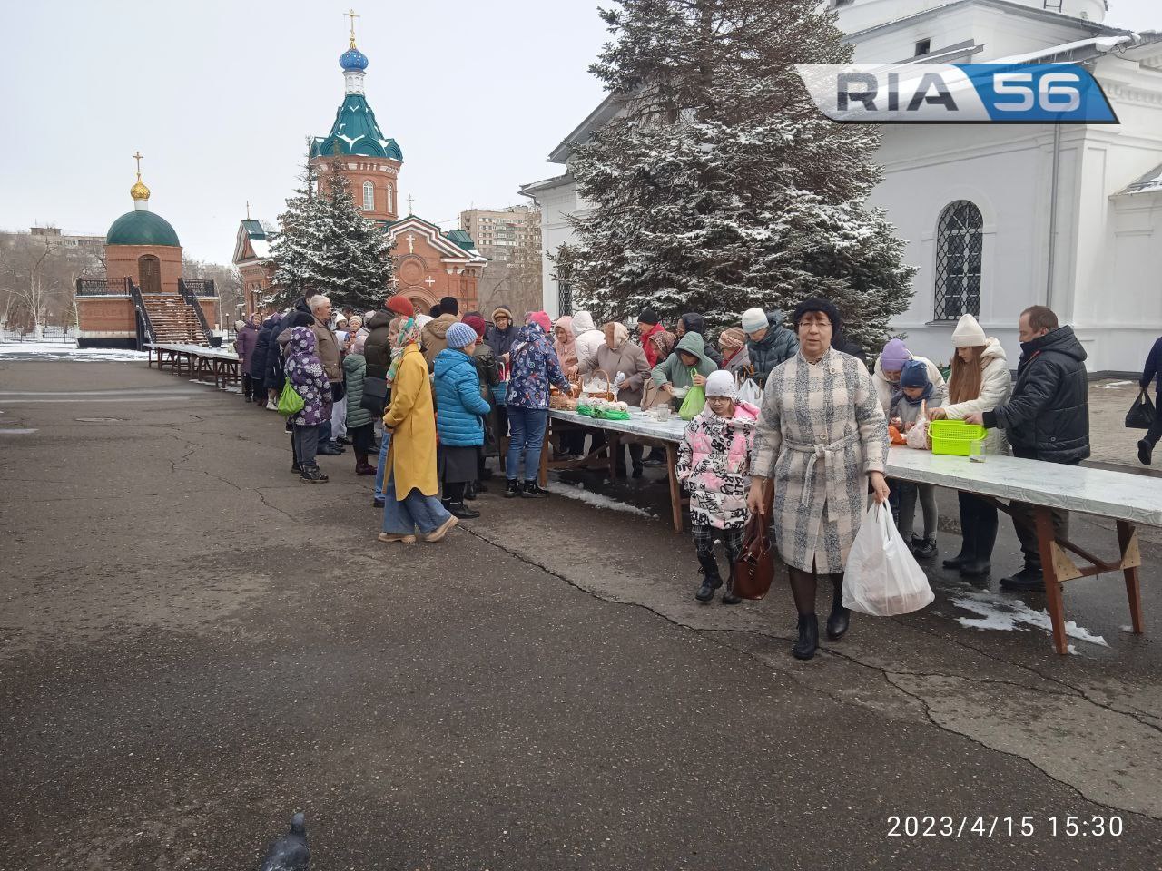 Оренбуржцы несут в храмы пасхальные куличи и яйца для освящения |  15.04.2023 | Новости Оренбурга - БезФормата