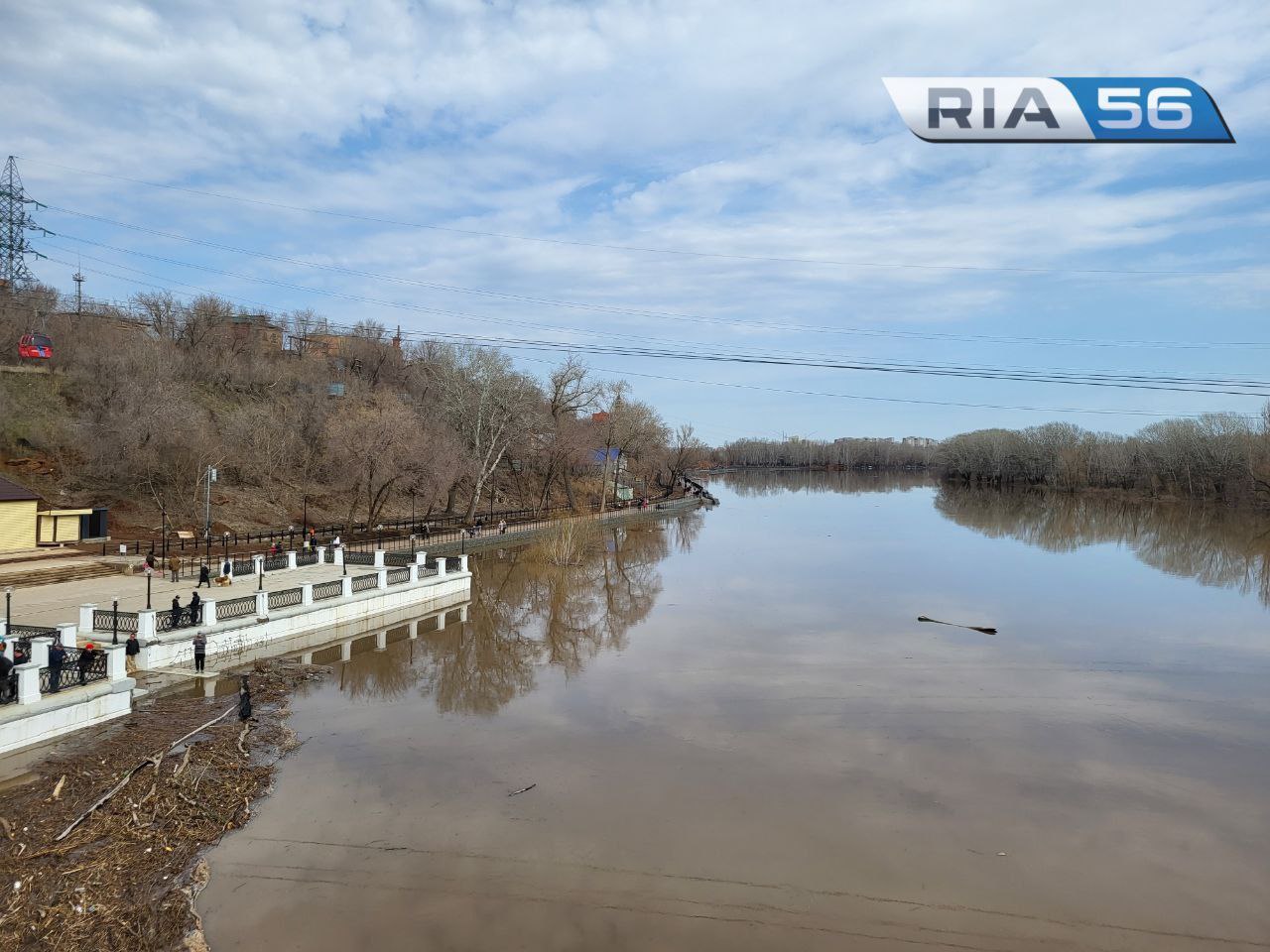 Урал возле Оренбурга разлился и затопил пляж | 01.04.2023 | Новости  Оренбурга - БезФормата