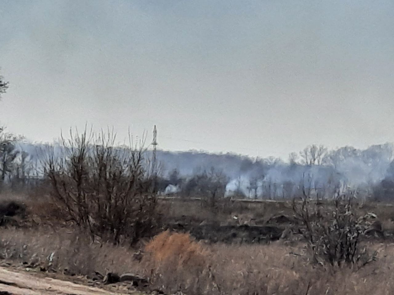 В Оренбурге около автомобильного моста через Урал горит сухая трава |  09.04.2023 | Новости Оренбурга - БезФормата