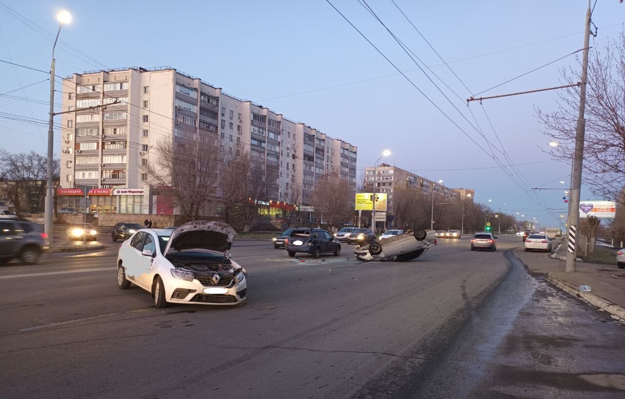 В Оренбурге на проспекте Гагарина столкнулись три автомобиля | 16.04.2023 |  Новости Оренбурга - БезФормата