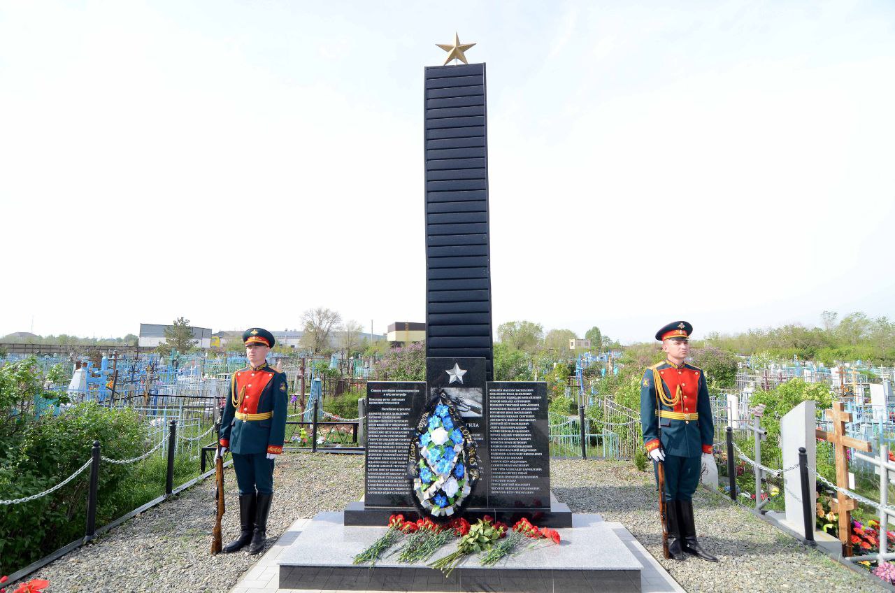 В Оренбурге на братской могиле почтили память воинов-снайперов, погибших в  1943 году | 04.05.2023 | Новости Оренбурга - БезФормата