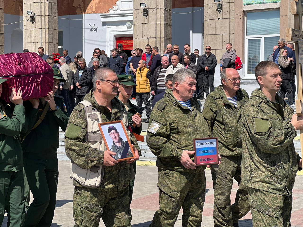 В Орске простились с бойцом Александром Решетниковым, погибшим в  спецоперации | 20.05.2023 | Новости Оренбурга - БезФормата