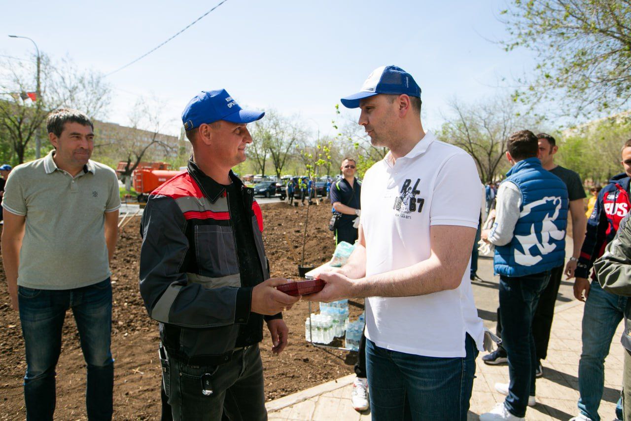 Денис Паслер принял участие в субботнике в Оренбурге | 05.05.2023 | Новости  Оренбурга - БезФормата